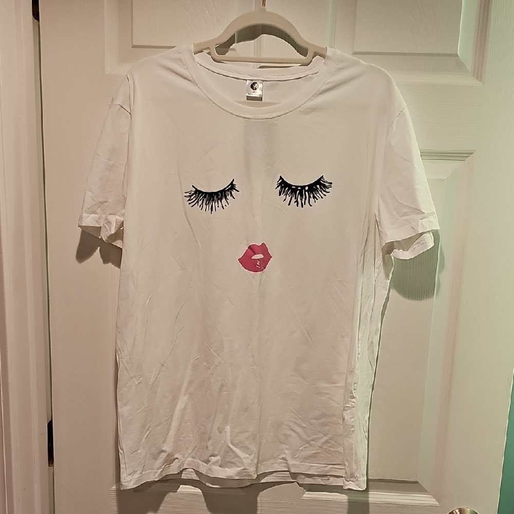 White Graphic Tee with Pink Lips Design